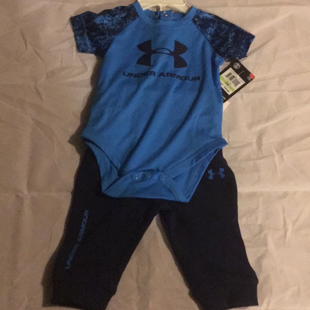 Boys under Armour set NWT